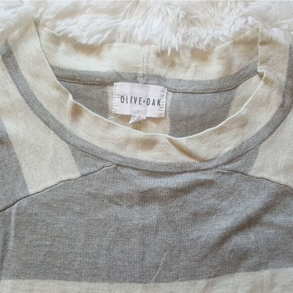 Olive & Oak Gray and White Striped Long Sleeve Top Size XS - Picture 2 of 6